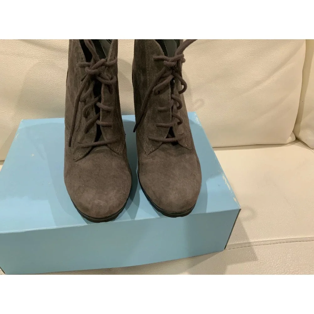 White‎ Mountain Women's Gray Suede Lace Up Wedge Ankle Boots Size 7.5